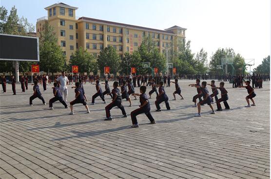 少林武校习武